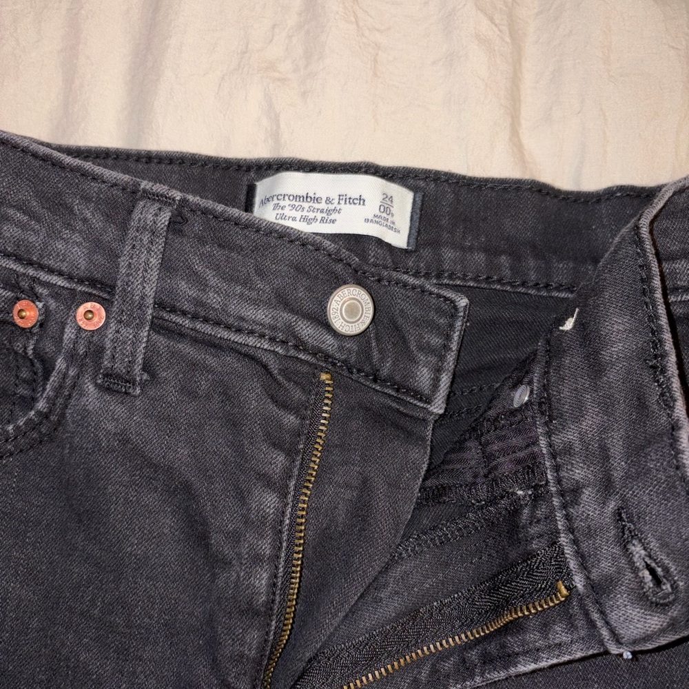 Abercrombie & Fitch Charcoal Ultra High-Rise 90s Straight Jeans